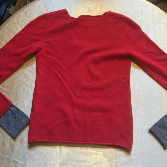 Red V-Neck 100% Cashmere Sweater with Gray Cuffs XS - Picture 7 of 8